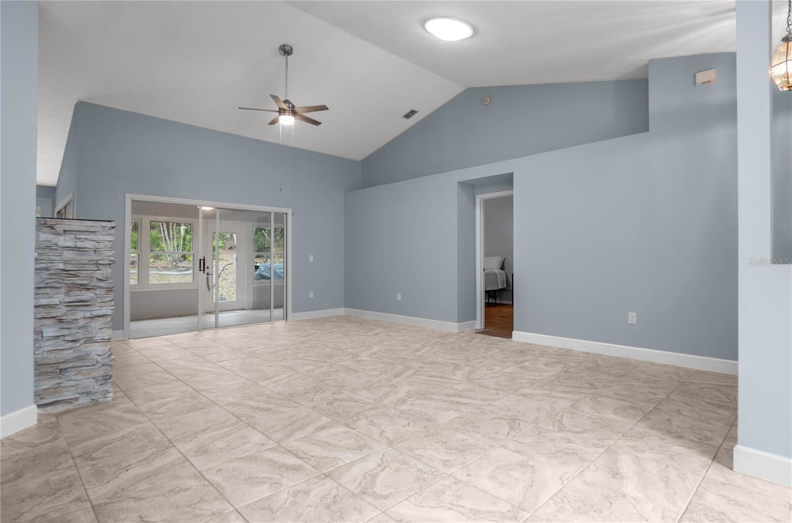 1035 N NEW LONDON TER