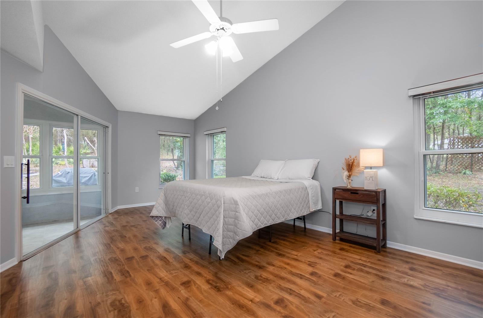 1035 N NEW LONDON TER