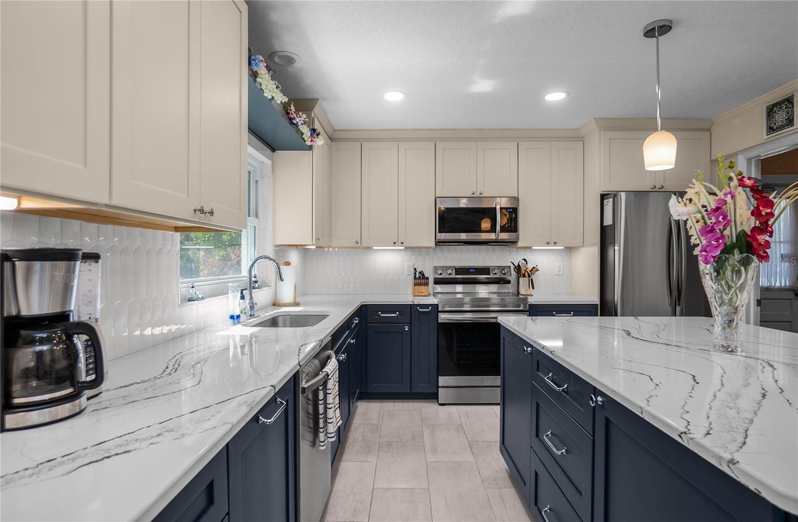 3711 E TURQUOISE DR