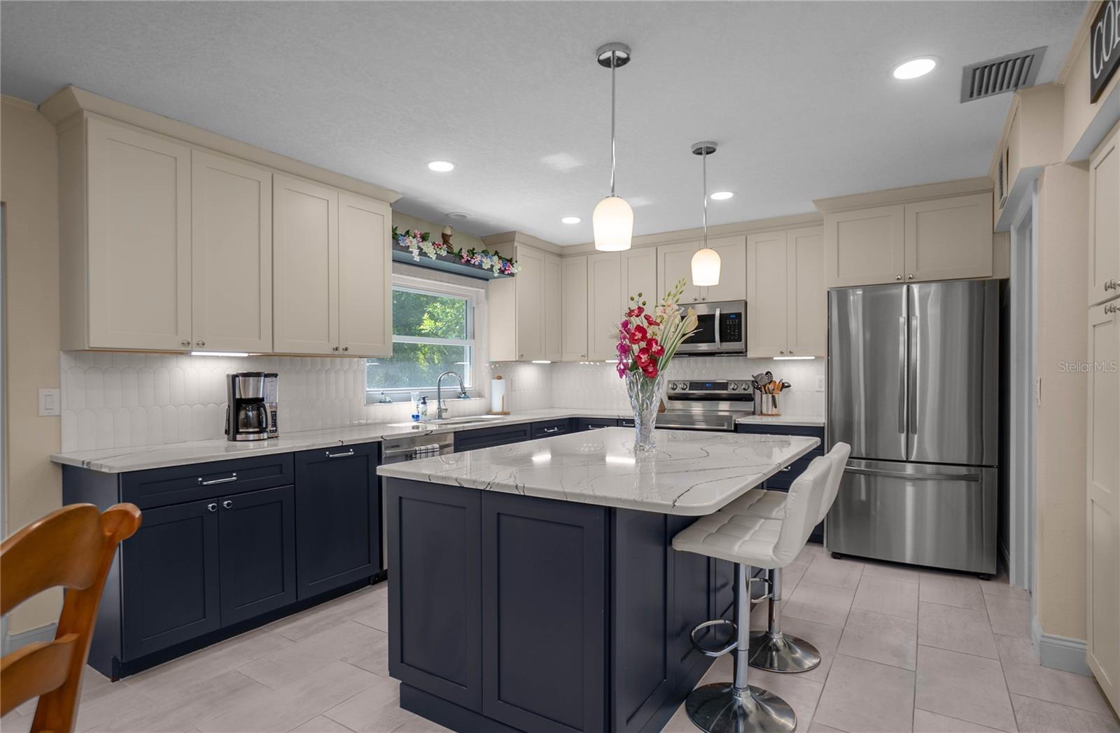 3711 E TURQUOISE DR
