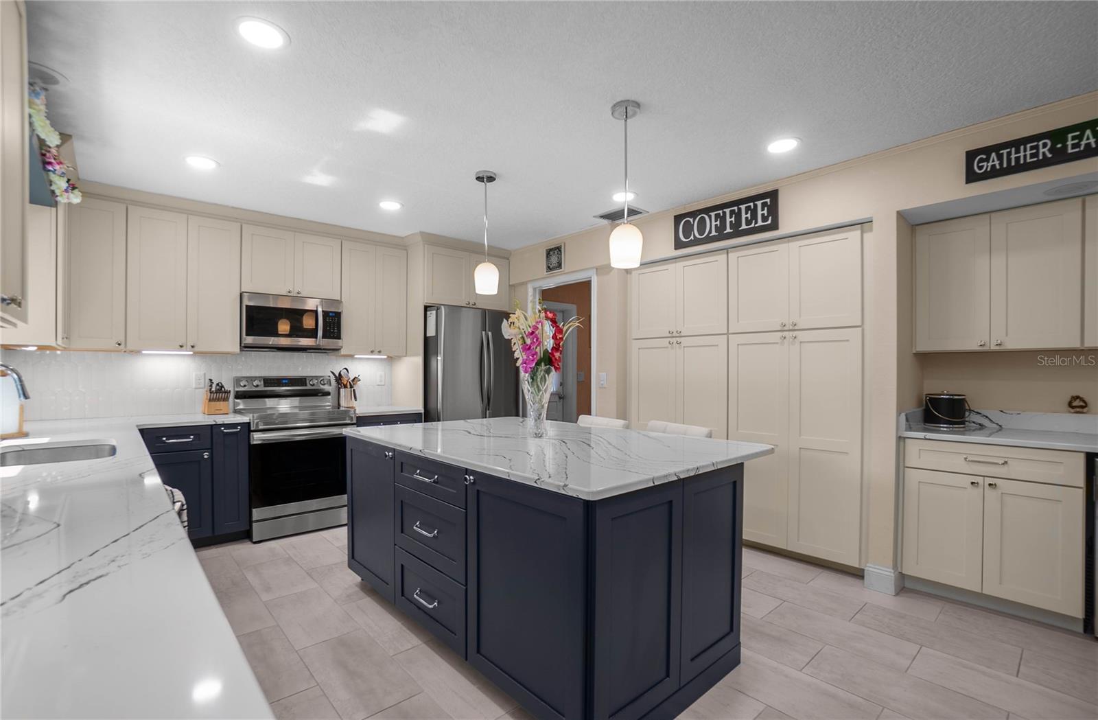 3711 E TURQUOISE DR