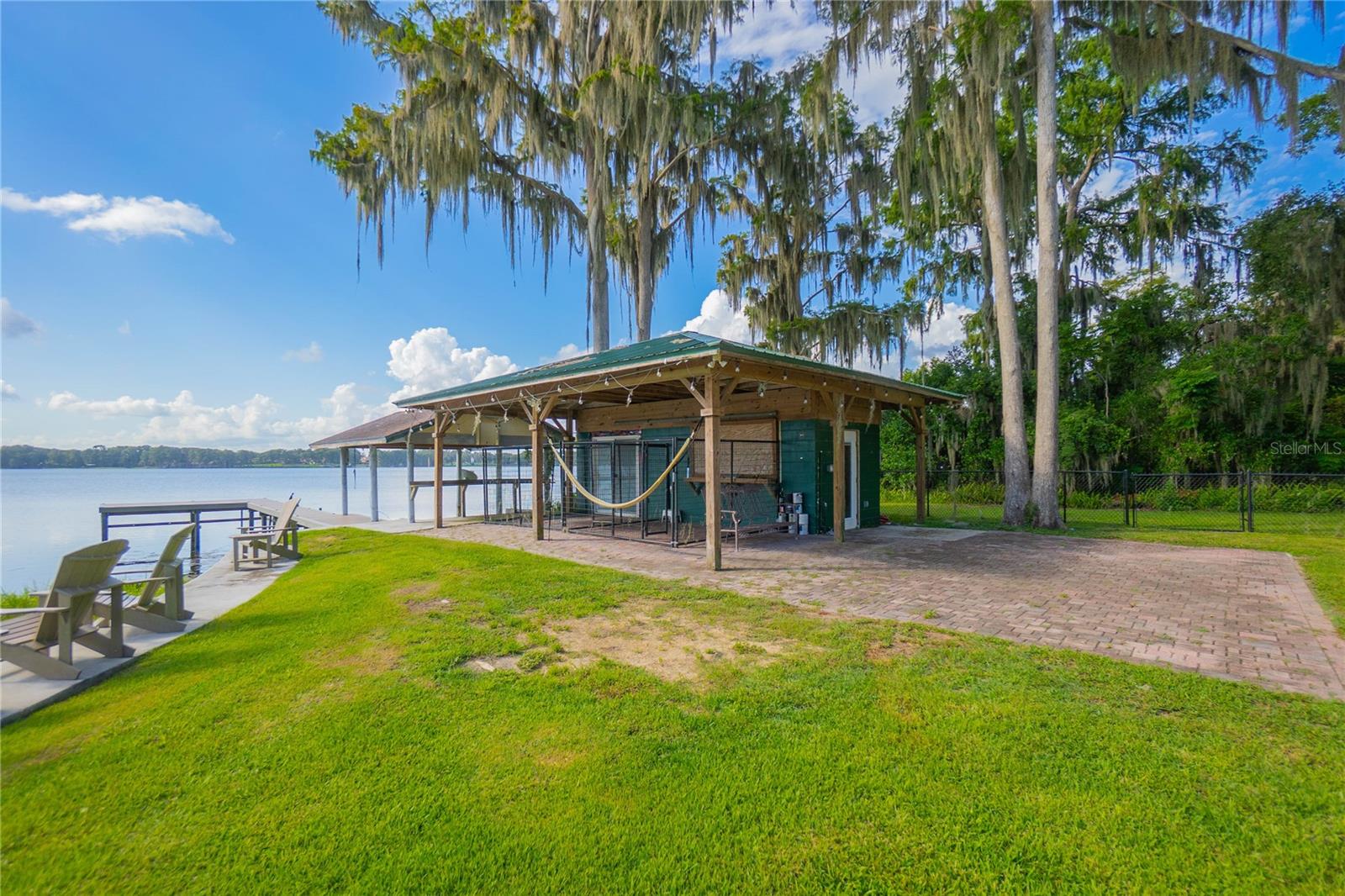 221 S HUNTING LODGE DR