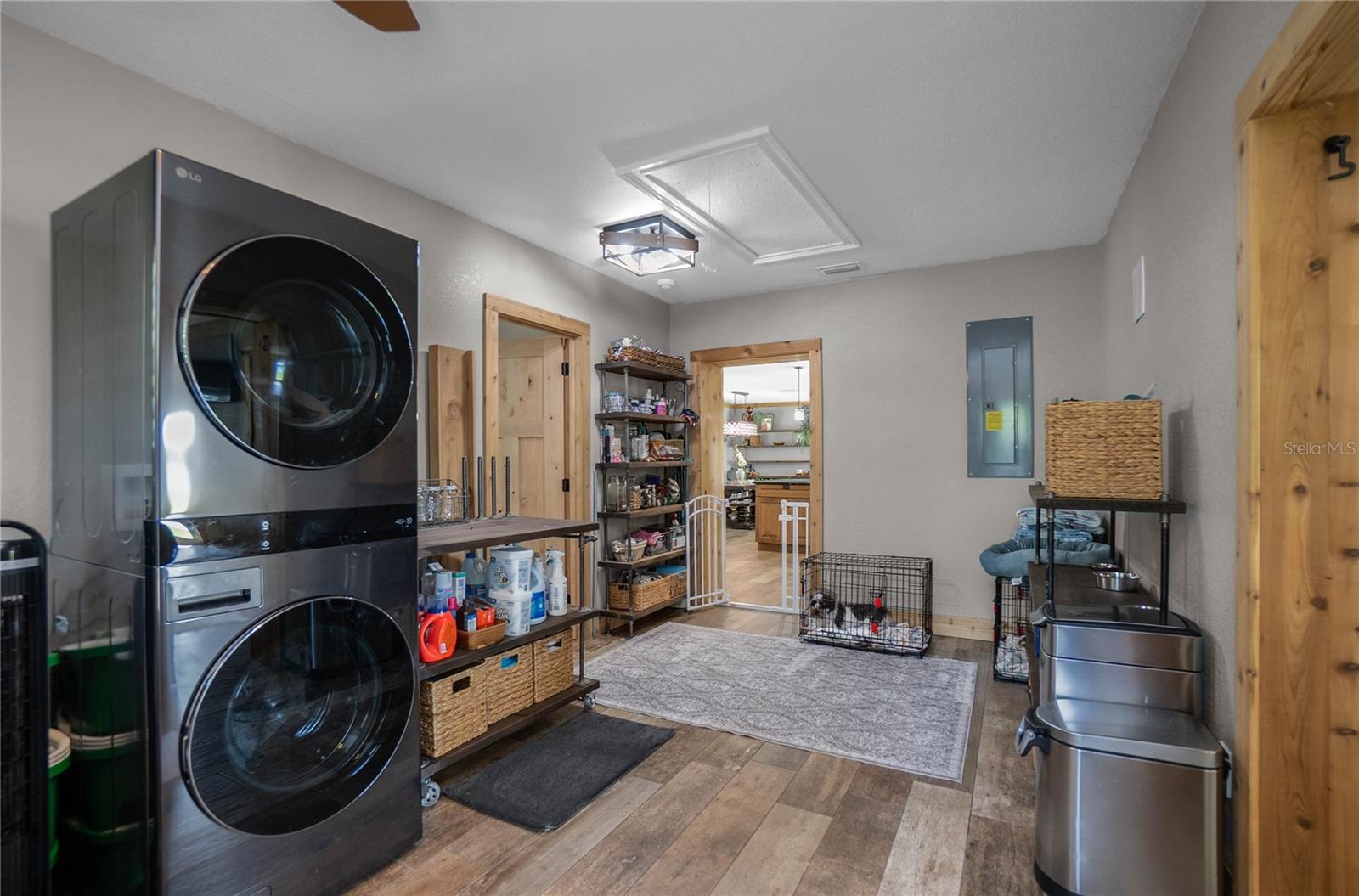 221 S HUNTING LODGE DR