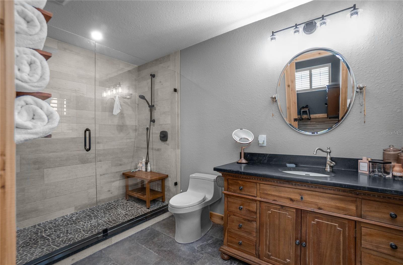 221 S HUNTING LODGE DR