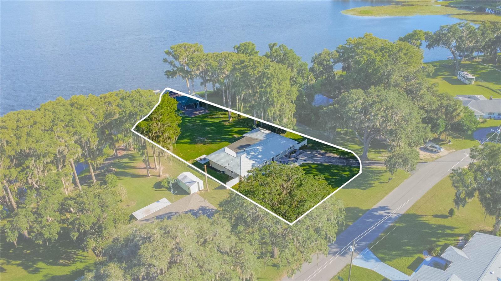 221 S HUNTING LODGE DR
