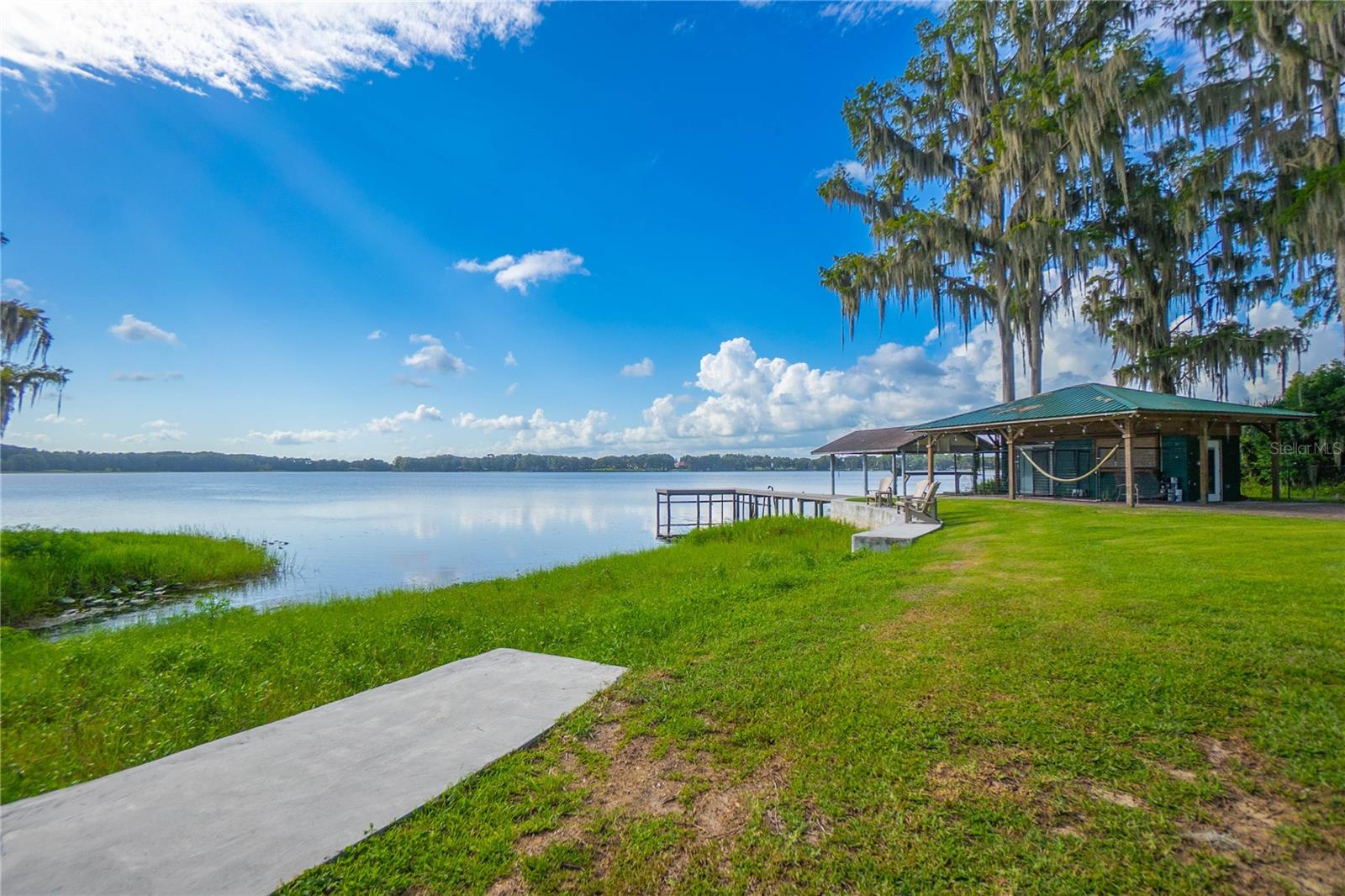 221 S HUNTING LODGE DR