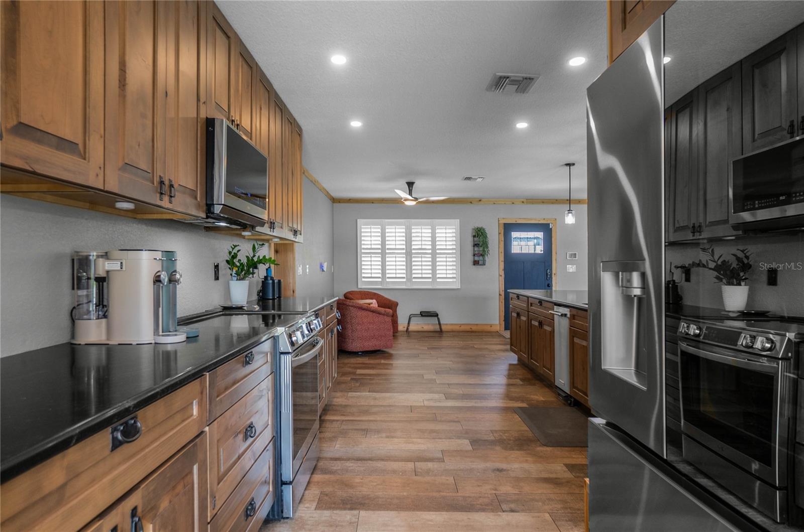221 S HUNTING LODGE DR