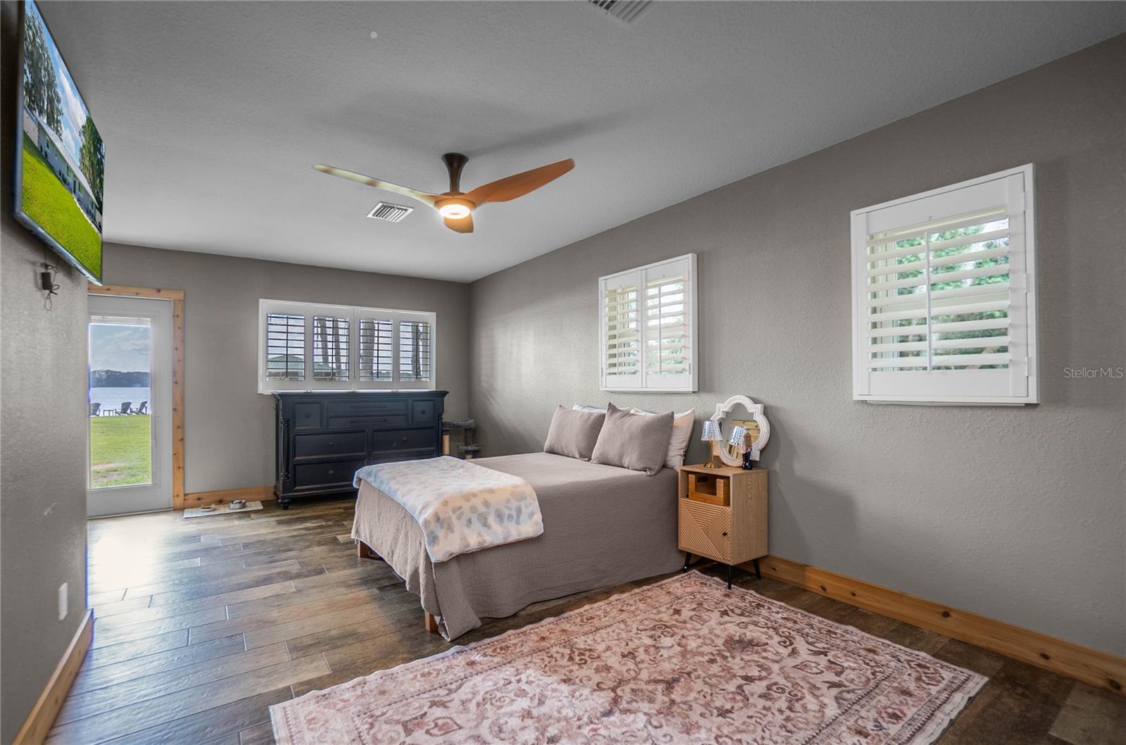 221 S HUNTING LODGE DR