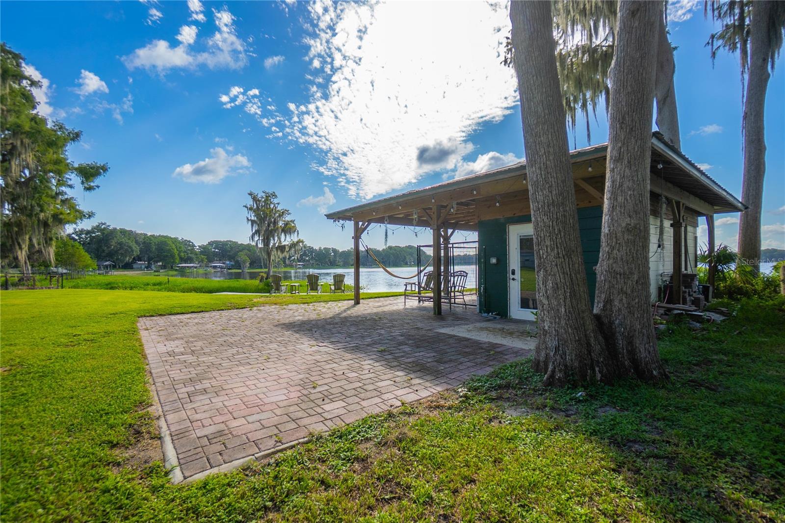 221 S HUNTING LODGE DR
