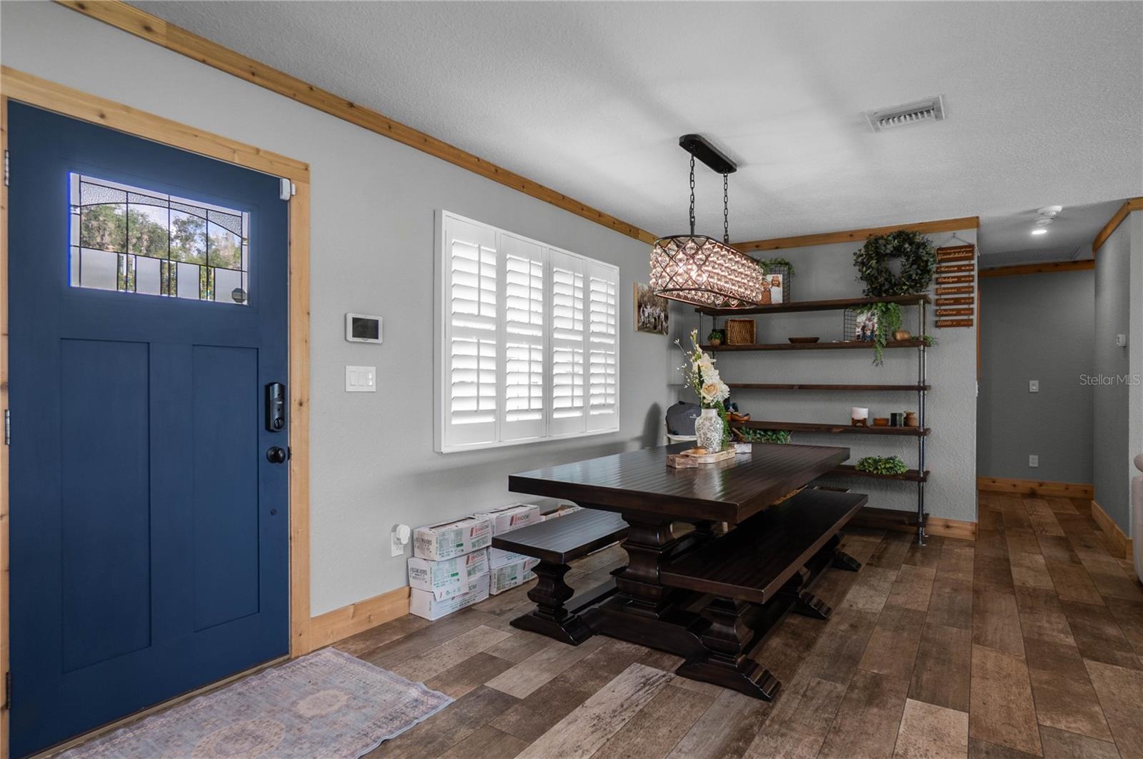 221 S HUNTING LODGE DR