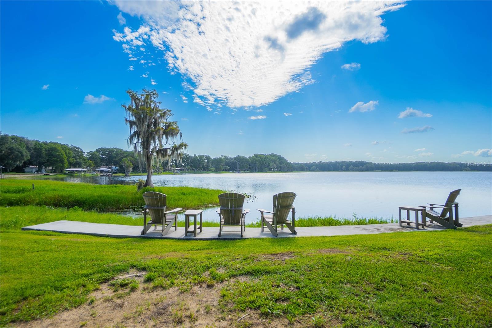 221 S HUNTING LODGE DR