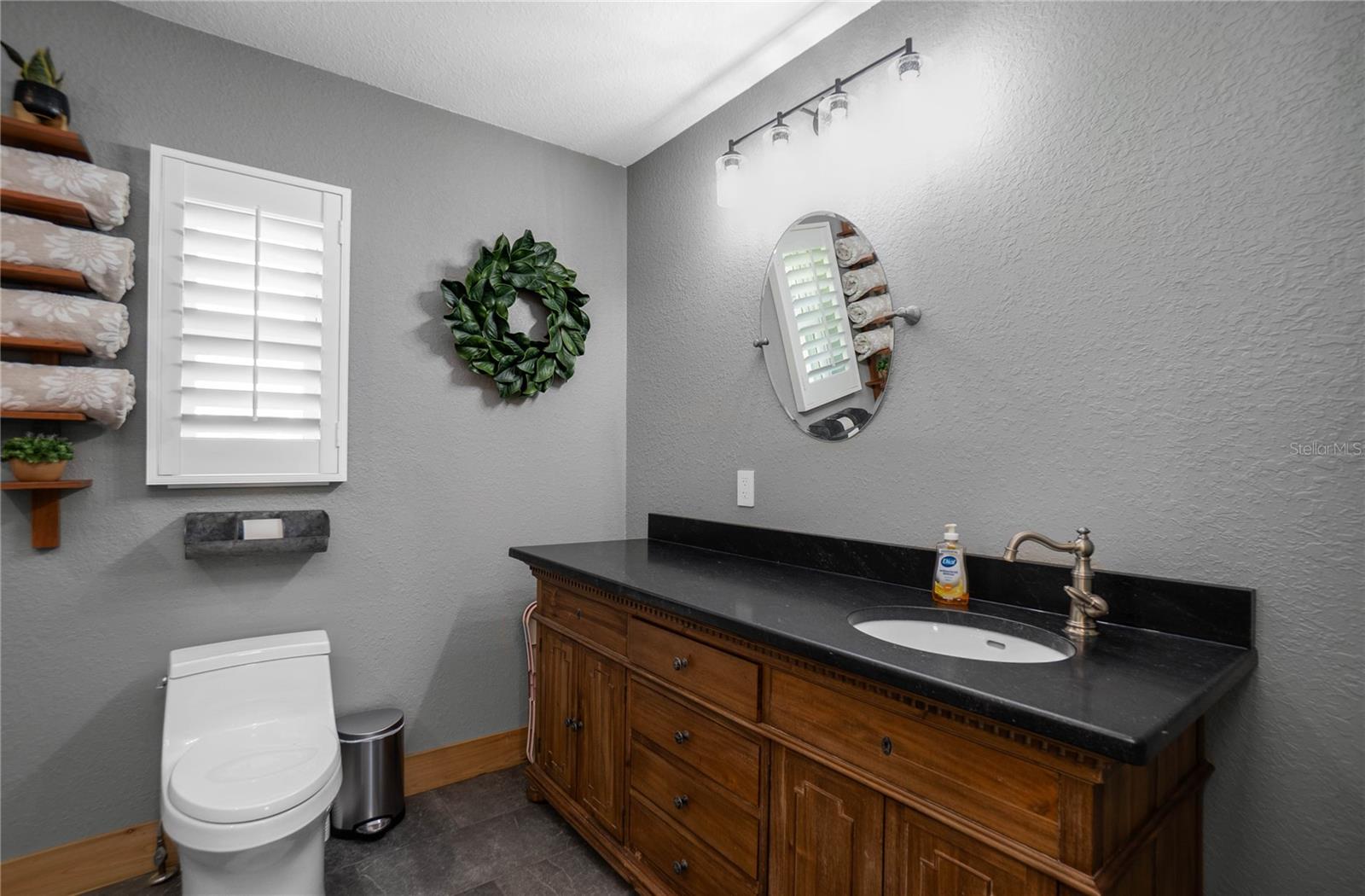 221 S HUNTING LODGE DR
