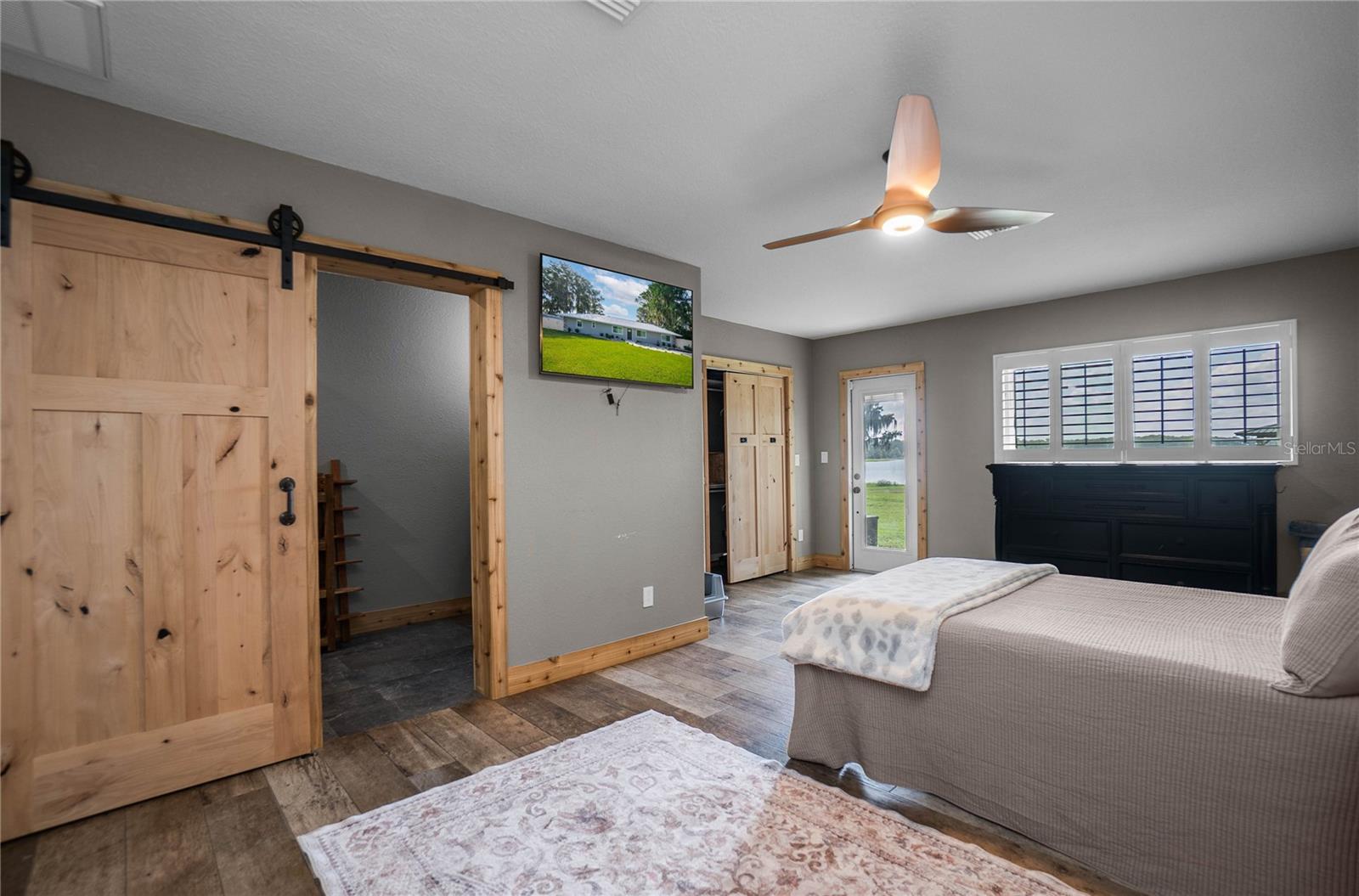 221 S HUNTING LODGE DR