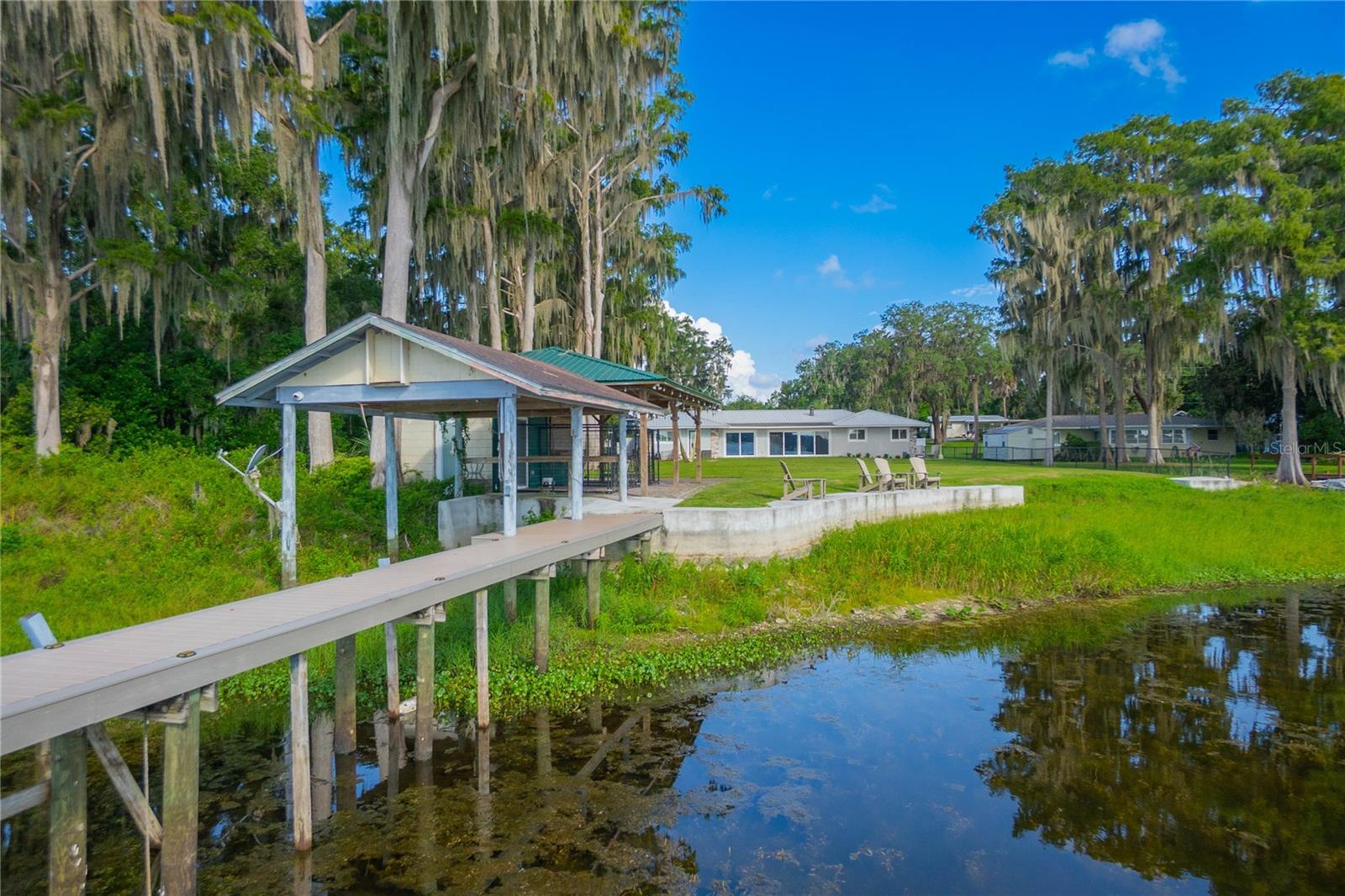 221 S HUNTING LODGE DR
