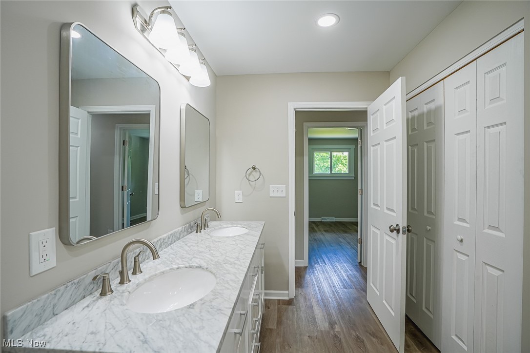 5327 Dunfred Circle SE