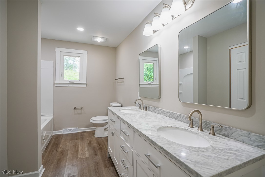 5327 Dunfred Circle SE