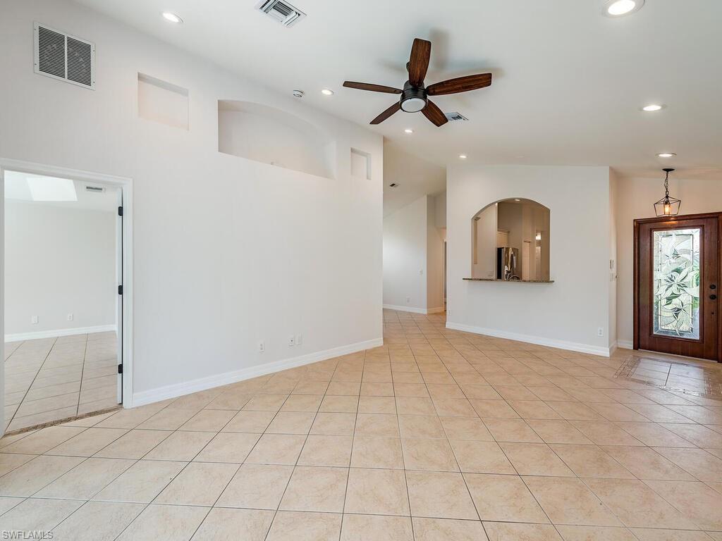 1595 TRIANGLE PALM TER