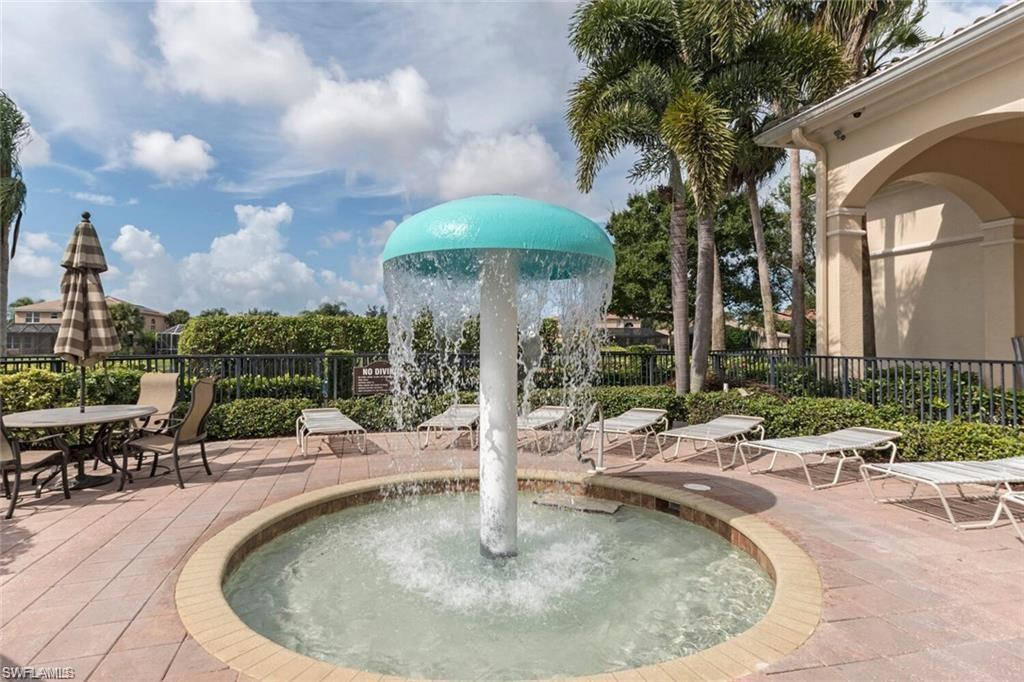 1595 TRIANGLE PALM TER