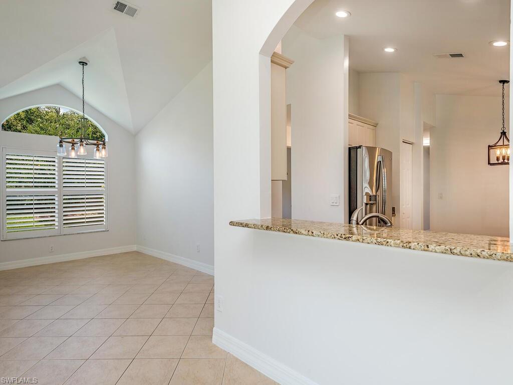 1595 TRIANGLE PALM TER