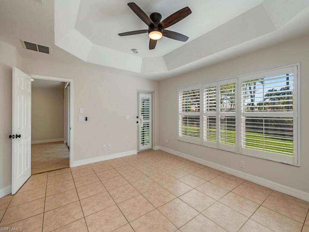 1595 TRIANGLE PALM TER