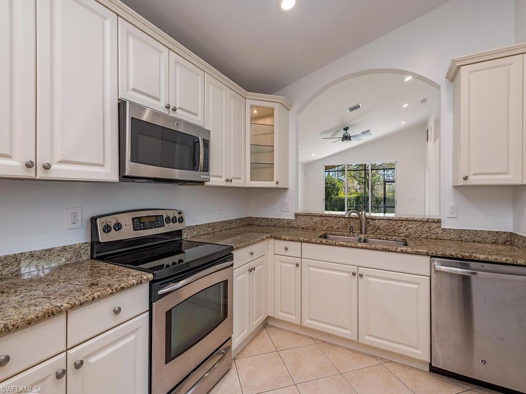 1595 TRIANGLE PALM TER