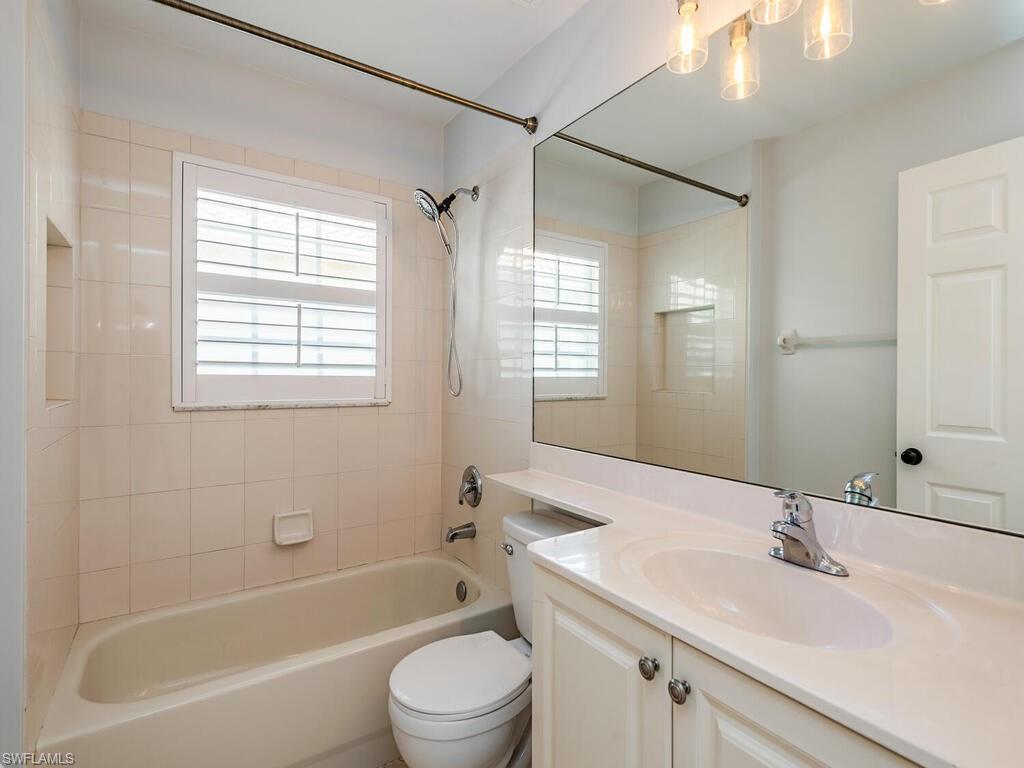 1595 TRIANGLE PALM TER