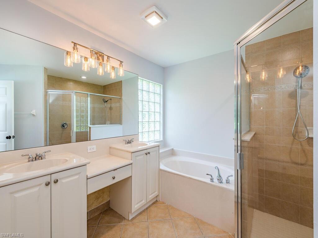 1595 TRIANGLE PALM TER