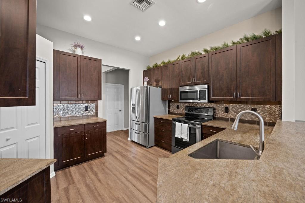 657 Grand Rapids BLVD