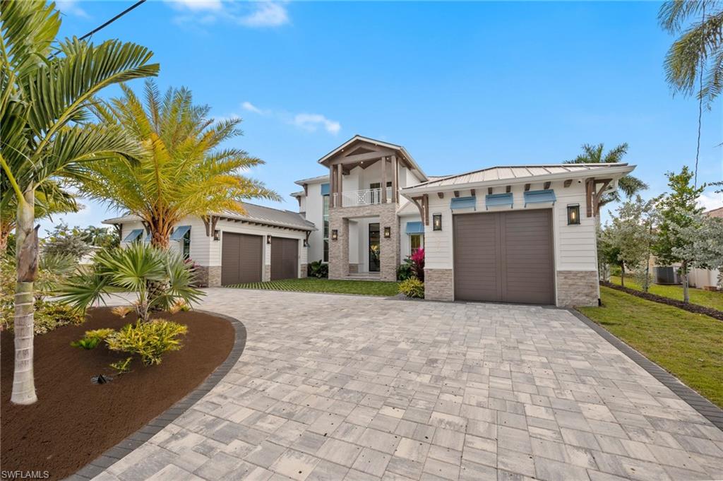 570 HARBOUR DR