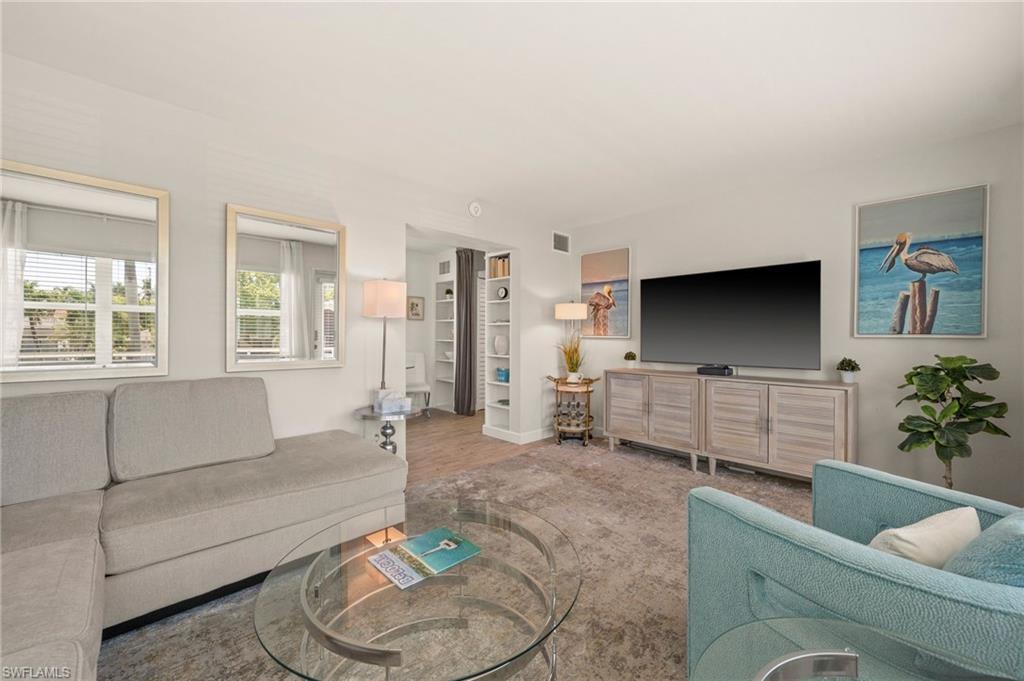 277 8th AVE S 277