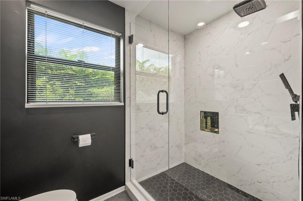 77 EMERALD WOODS DR I6