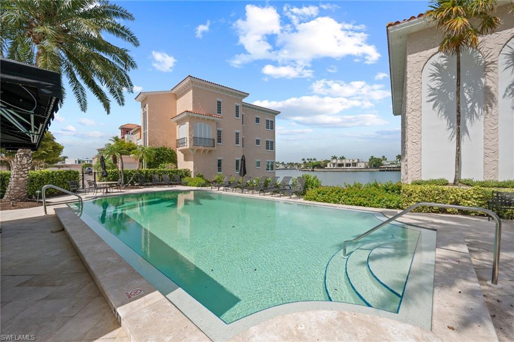 4000 GULF SHORE BLVD N 1500