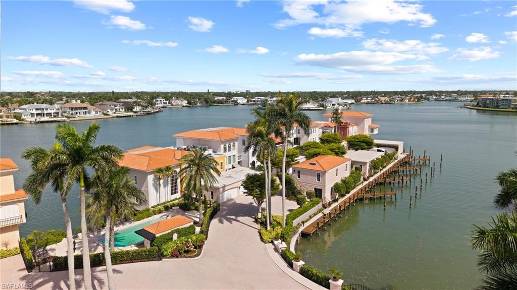 4000 GULF SHORE BLVD N 1500