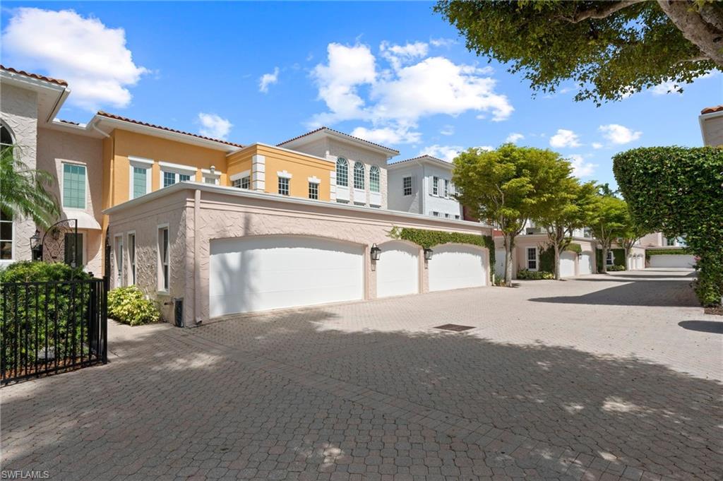 4000 GULF SHORE BLVD N 1500