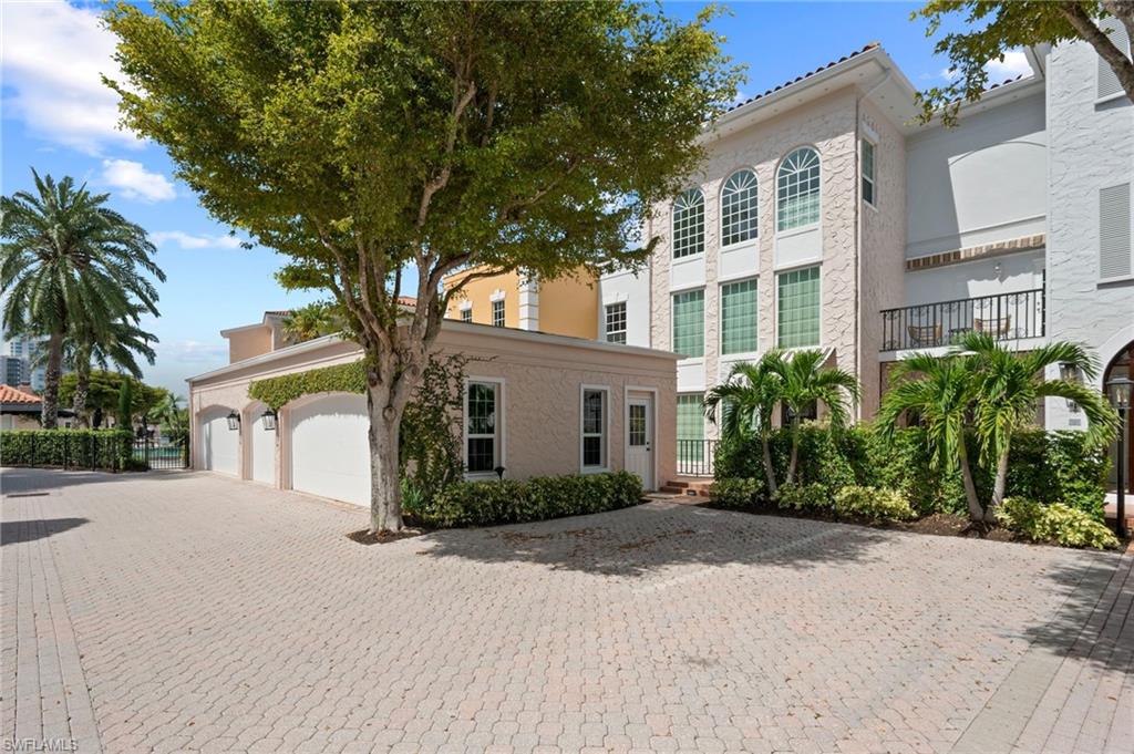 4000 GULF SHORE BLVD N 1500
