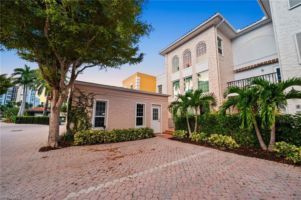 4000 GULF SHORE BLVD N 1500