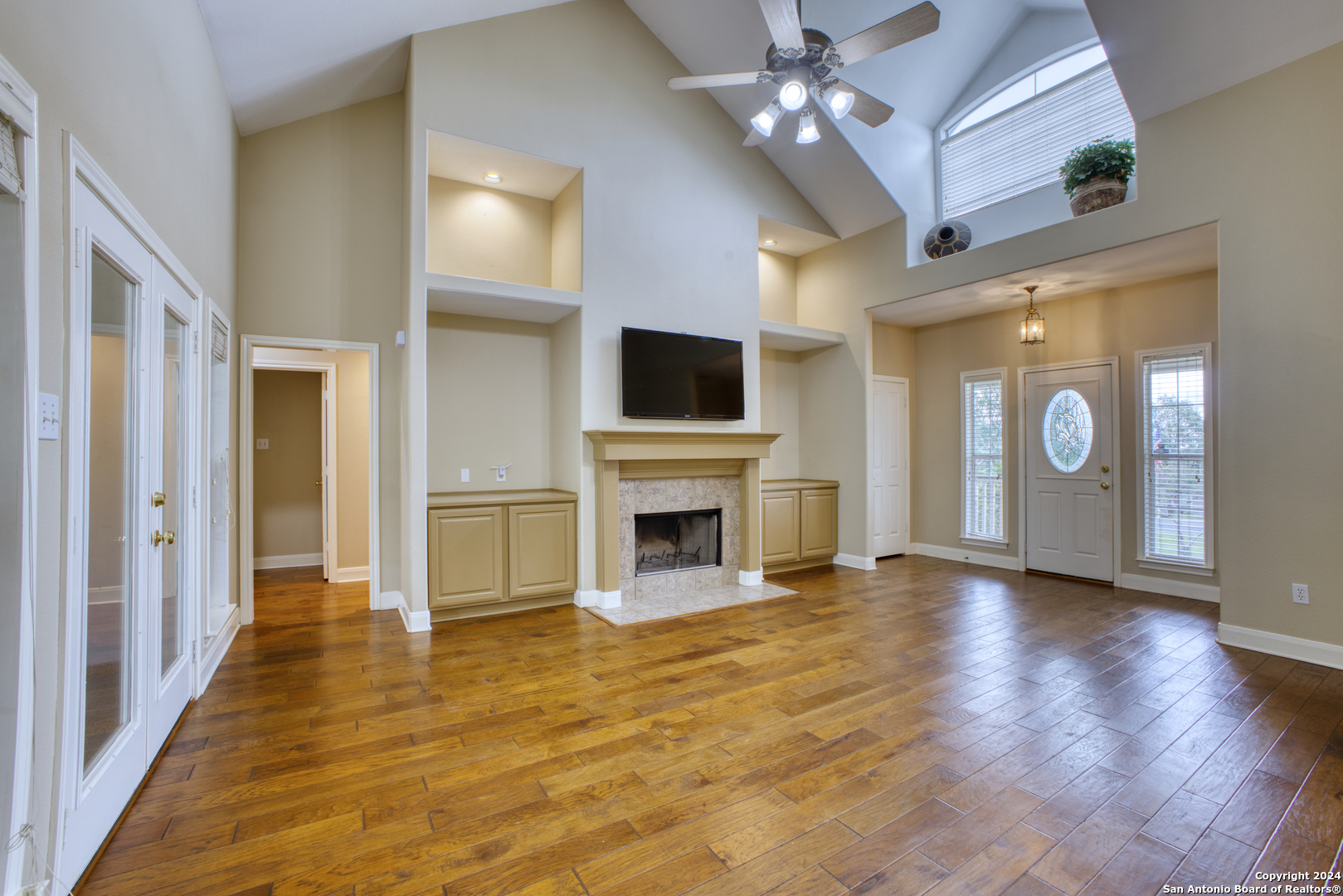 927 MIDNIGHT DR