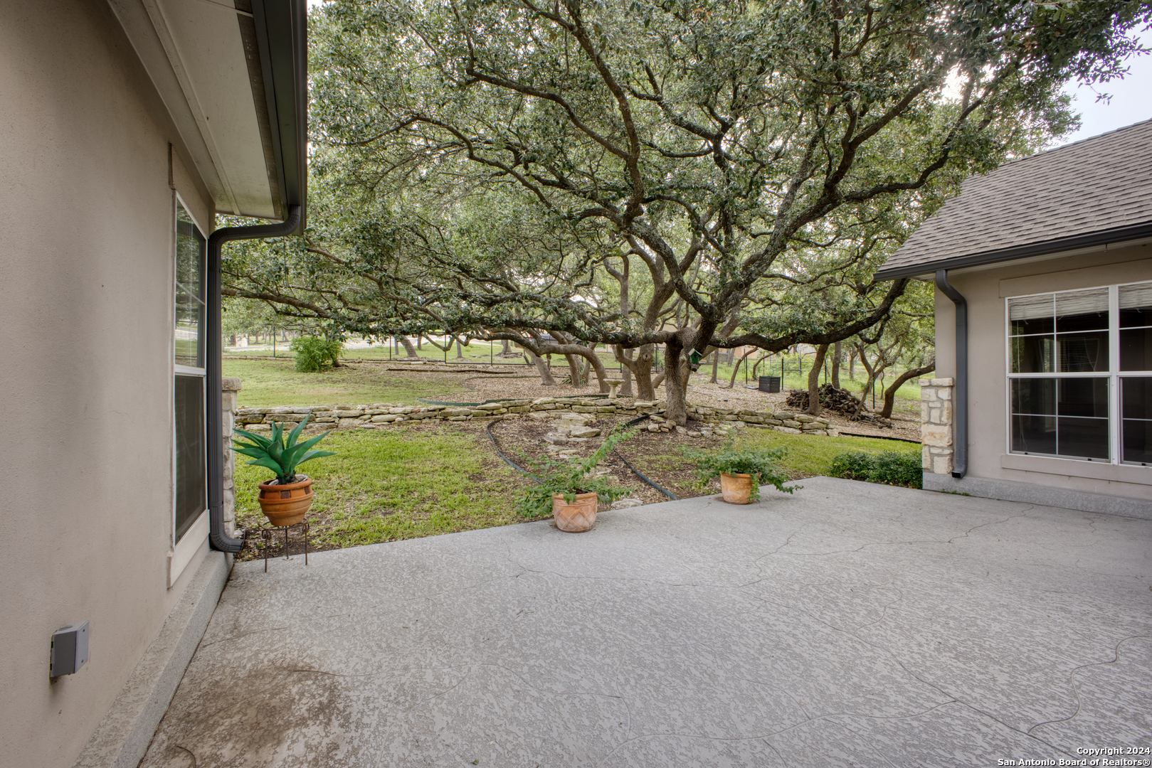 927 MIDNIGHT DR