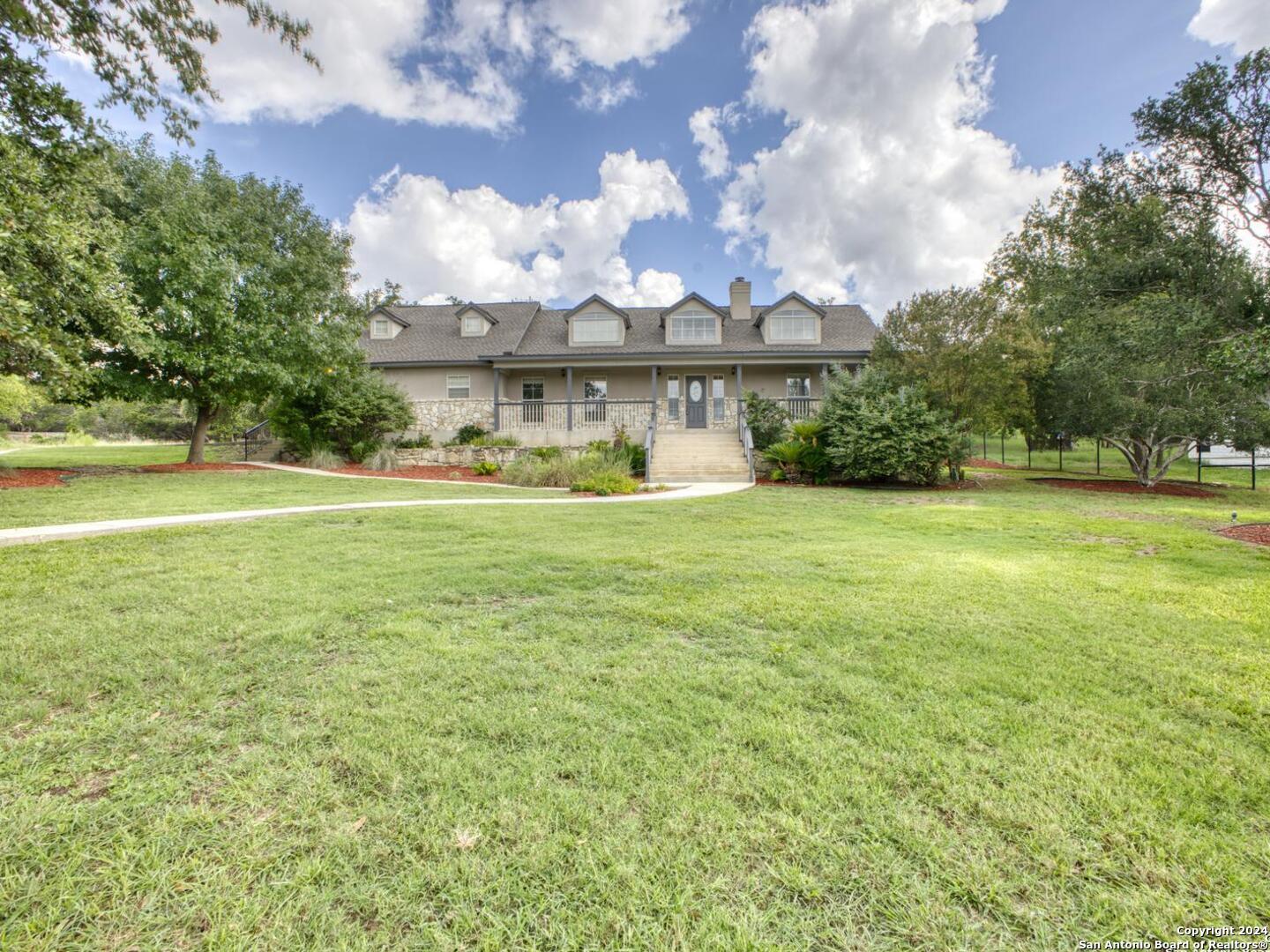 927 MIDNIGHT DR