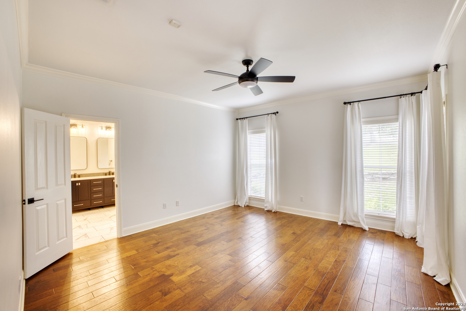 927 MIDNIGHT DR