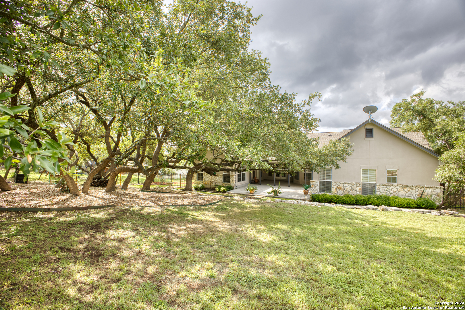 927 MIDNIGHT DR