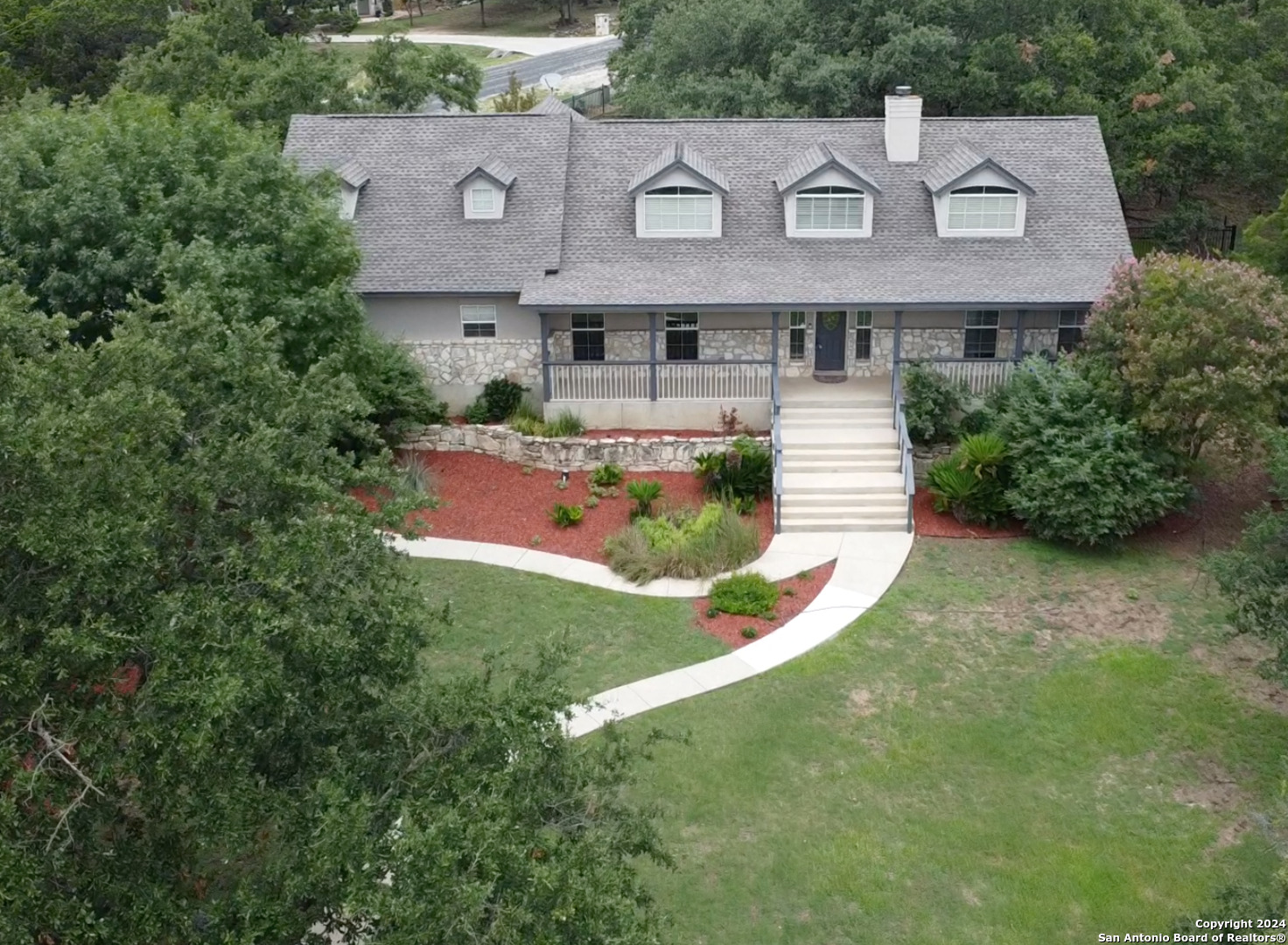927 MIDNIGHT DR