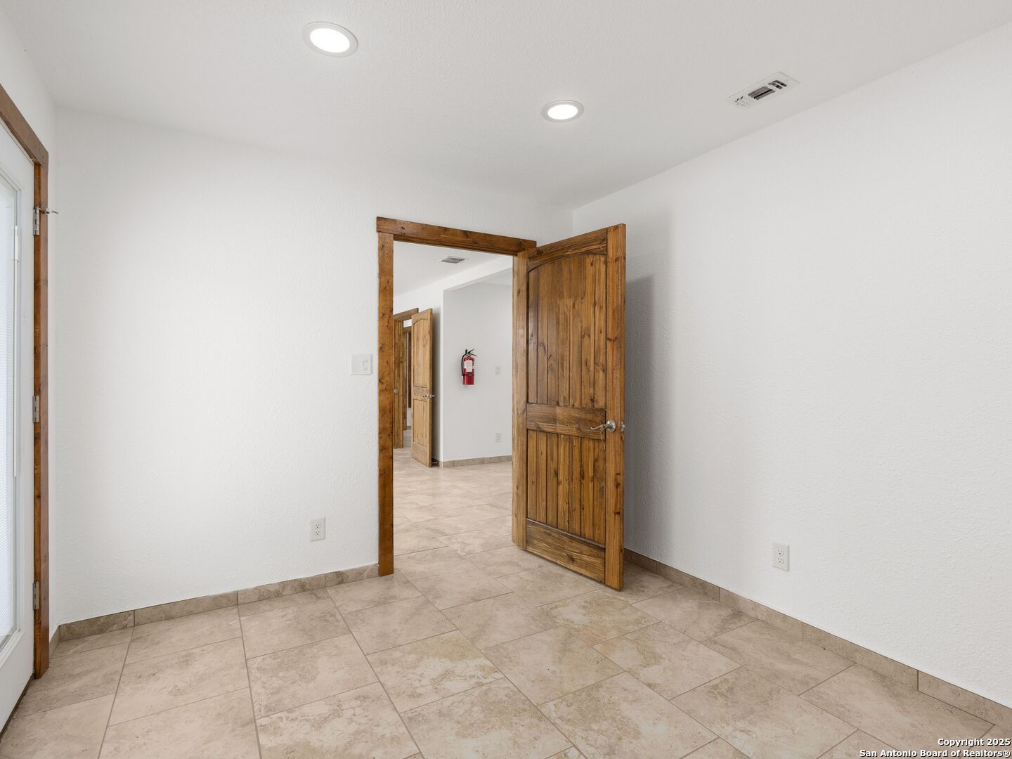 1026 W Oaklawn Street
