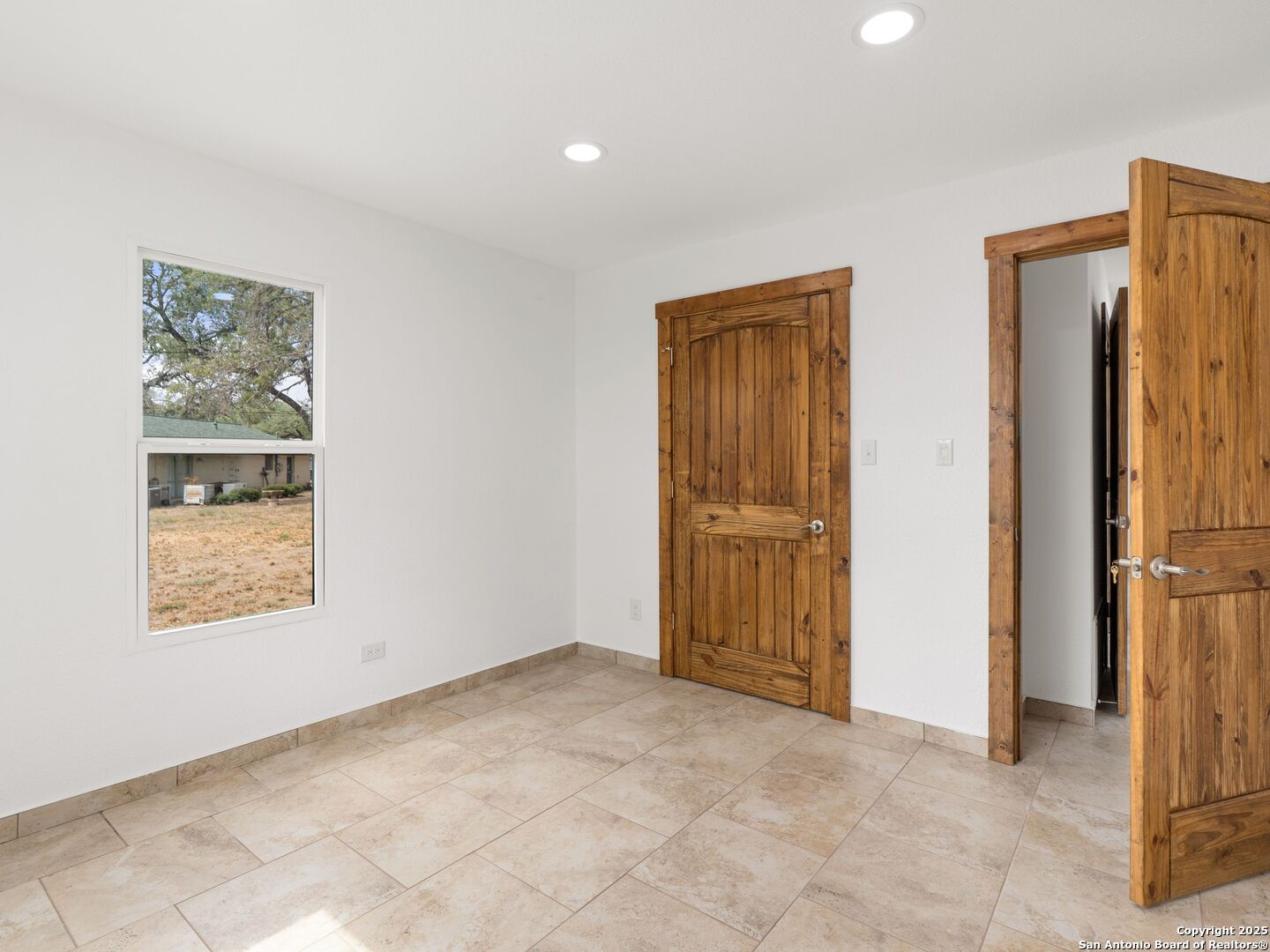 1026 W Oaklawn Street