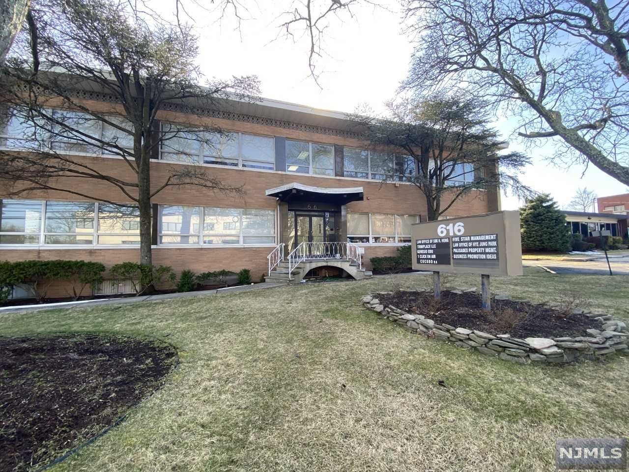 616 E Palisade Avenue