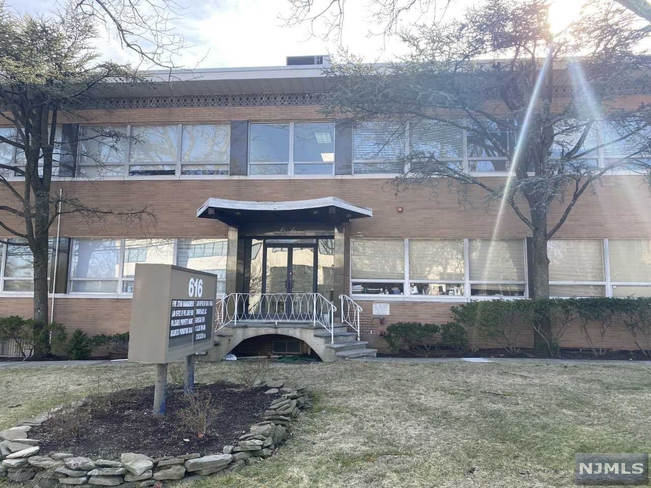 616 E Palisade Avenue