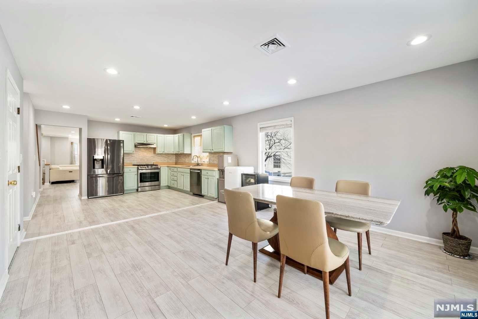 3 Sunset Street