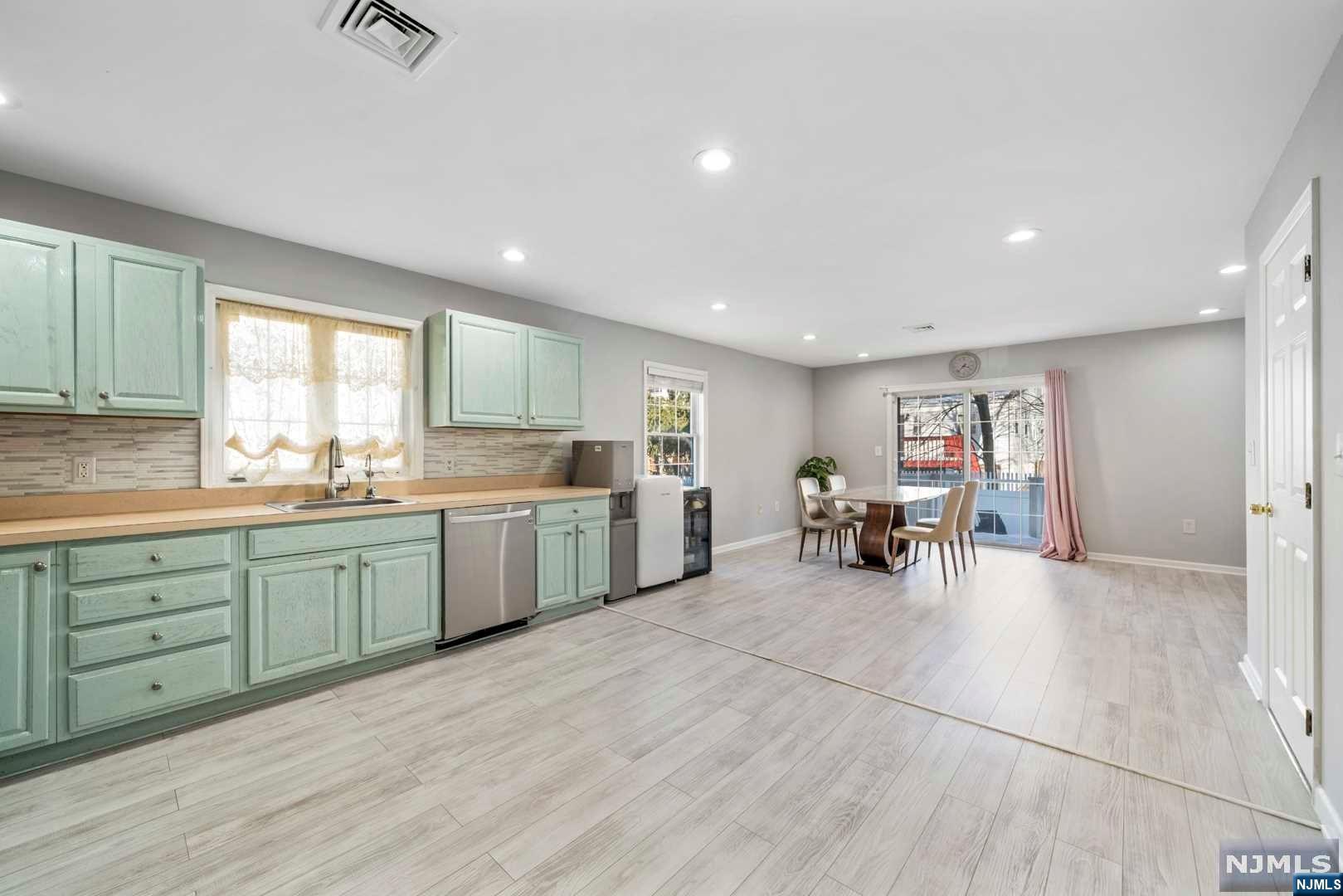 3 Sunset Street