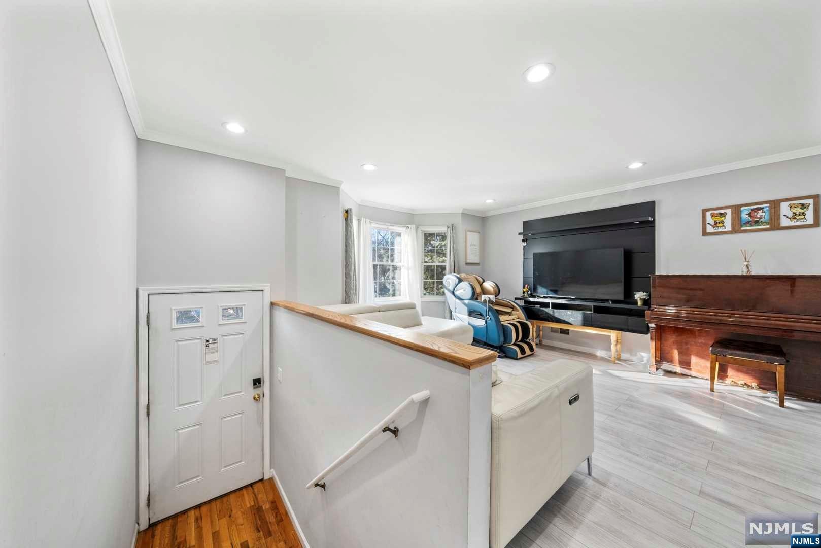 3 Sunset Street