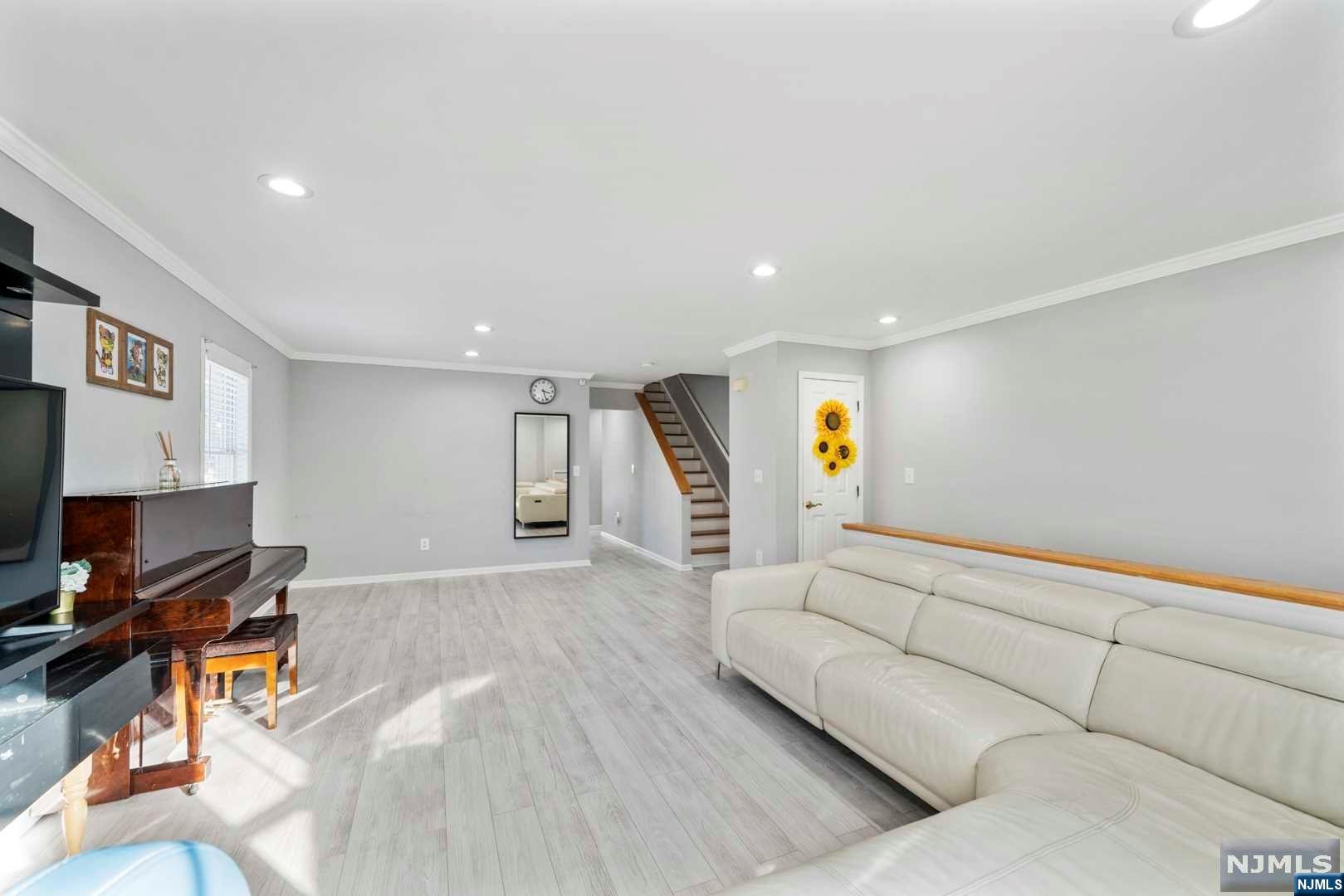 3 Sunset Street